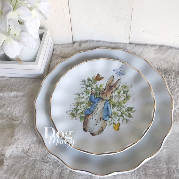 2 Peter Rabbit Classics Textured Edge Salad Plates - Picture 4 of 4
